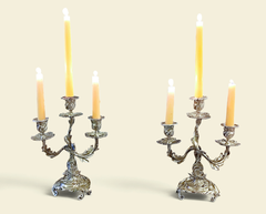 Paire de candélabres anciens français de style Louis XV à trois lumières – Rocaille – 1850-1900