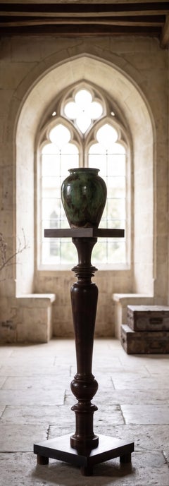Soporte con pedestal danés de nogal de los años 40