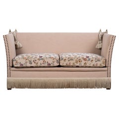 Divano Knole vintage in velluto con cuscini a motivi floreali, anni '50