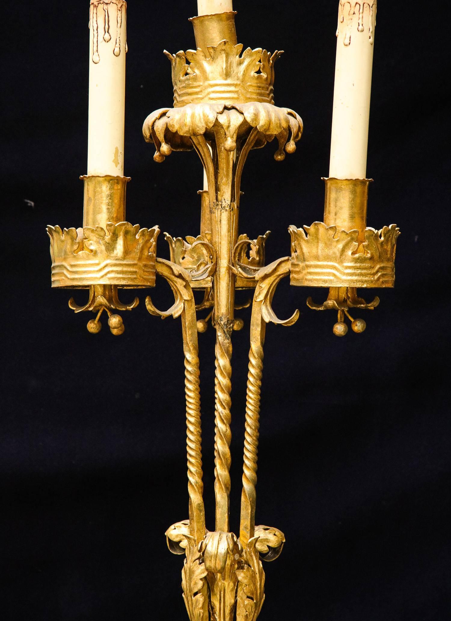 Seltene antike Stehlampen aus Caldwell-Marmor und Bronze mit Schildkrötenmotiv im Louis-XVI.-Stil, Paar im Angebot 1