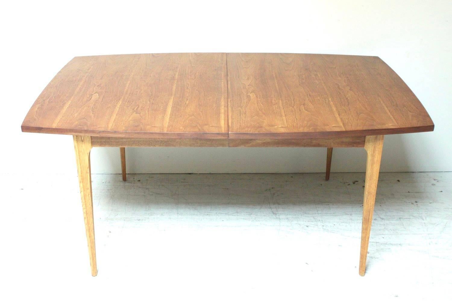 Nice walnut 1960s American dining table with one 12