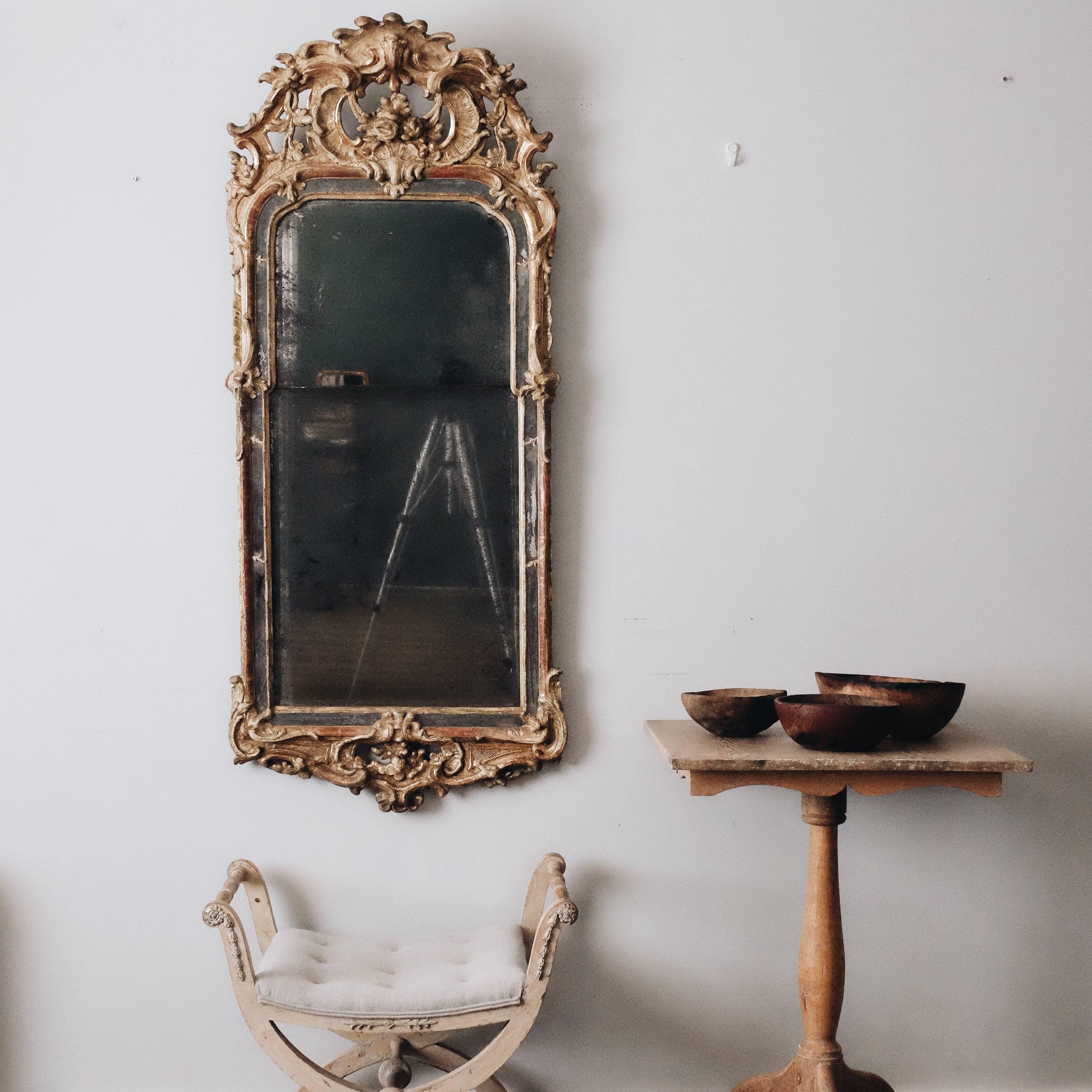 Fine 18th century Swedish gilt wood rococo mirror with mirrored inner frame.
 
Condition:    Excellent 
Wear:          Wear consistent with age and use
Finish:         Original Gilt wood
Hardware:    Original Glass 
Year:           1770