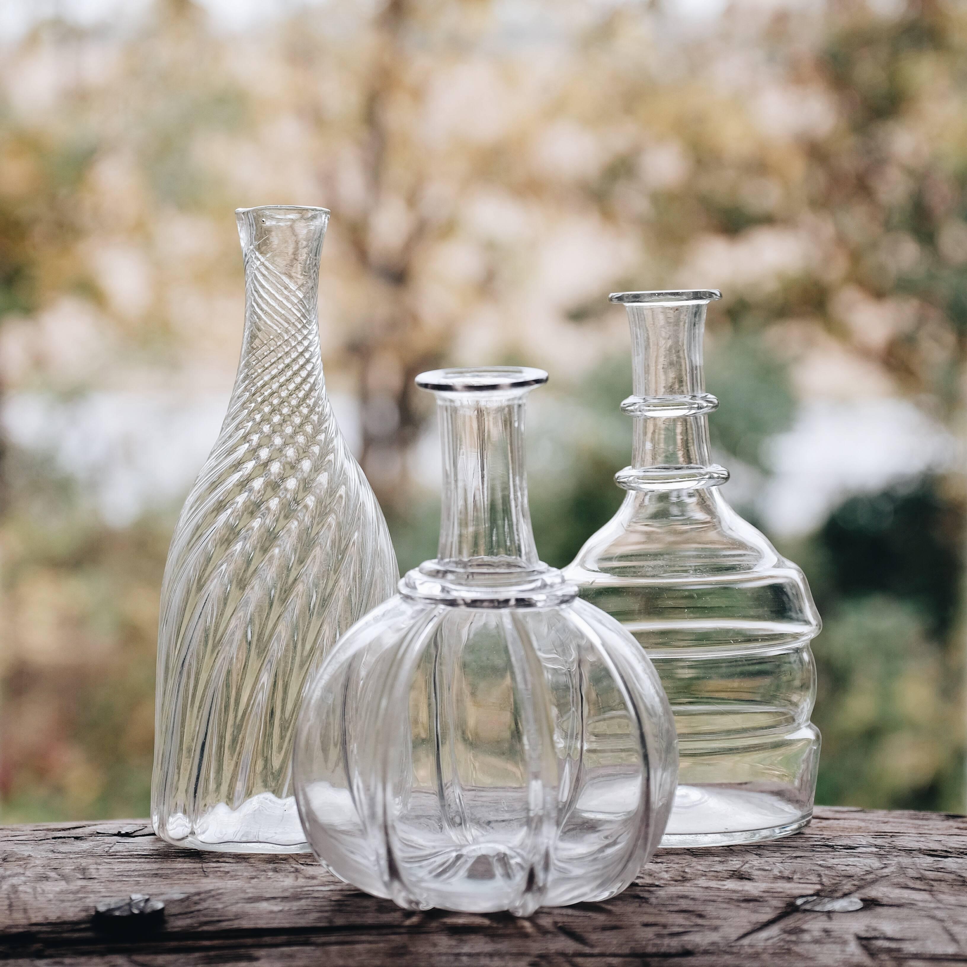 Collection of Swedish 19th century decanters in different sizes. Sold as collection only. Nr 1 - H 26.5 D 11 cm, Nr 2 - H 20 D 14 cm, Nr 3 - H 23 D 10.5 cm. 
 
Condition: Good
Wear: Wear consistent with age and use
Finish: Original 
Year: Ca