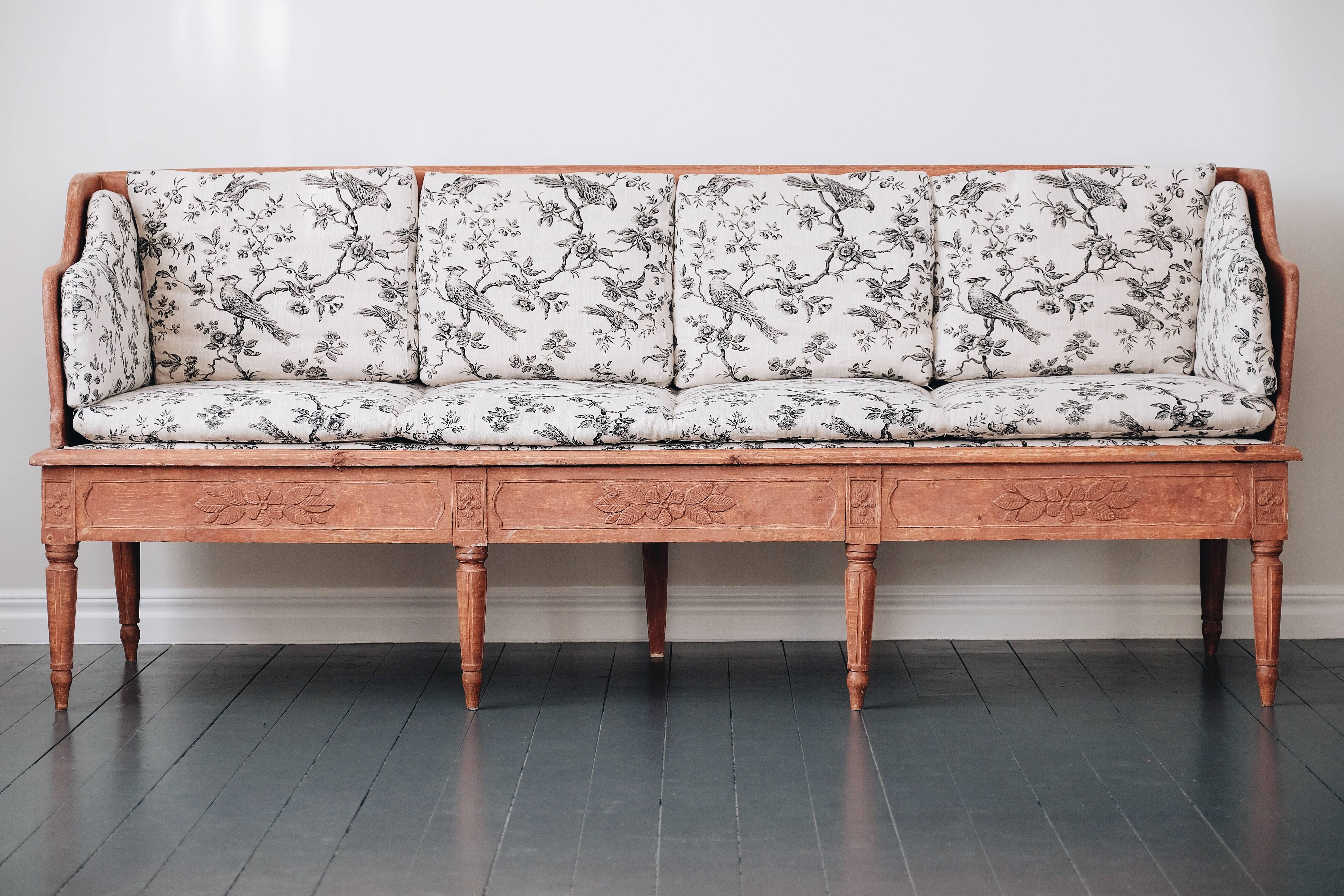 Swedish 19th Century Gustavian Trag Sofa In Good Condition In Mjöhult, SE