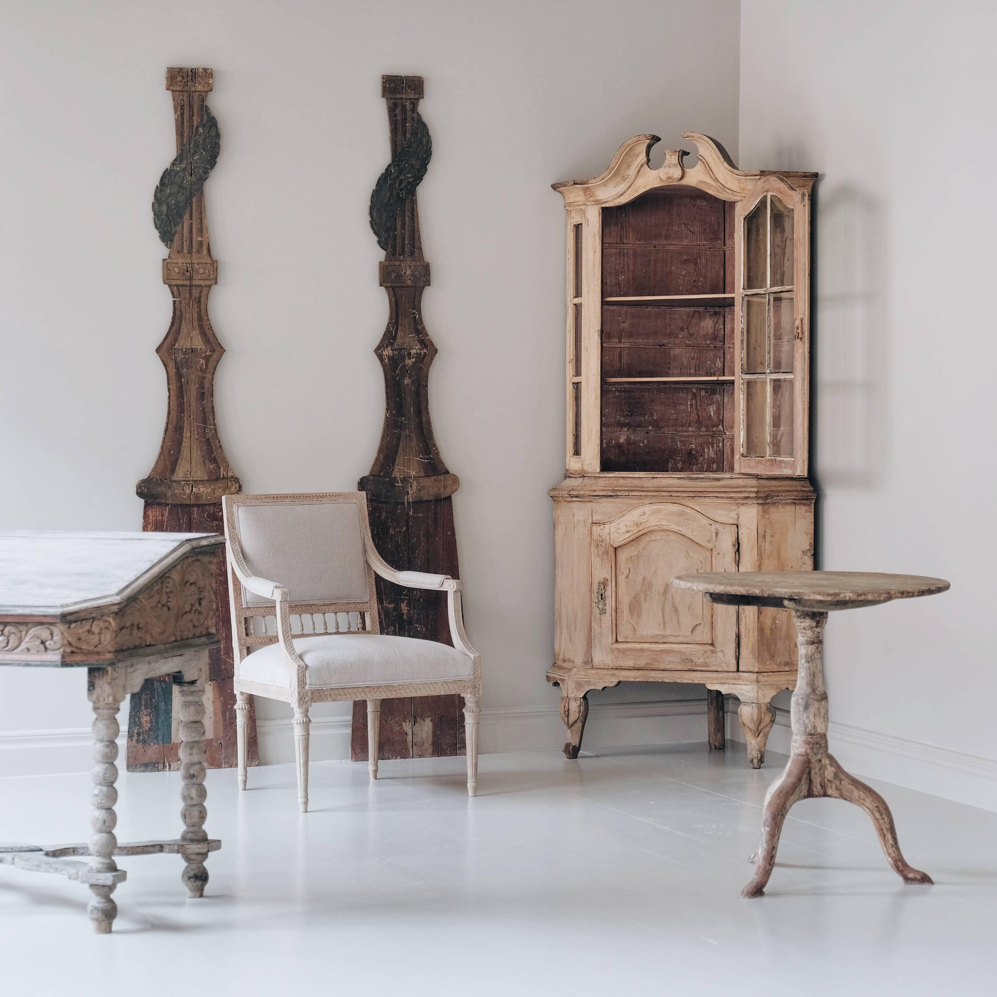 18th Century Swedish Rococo Corner Cabinet 1