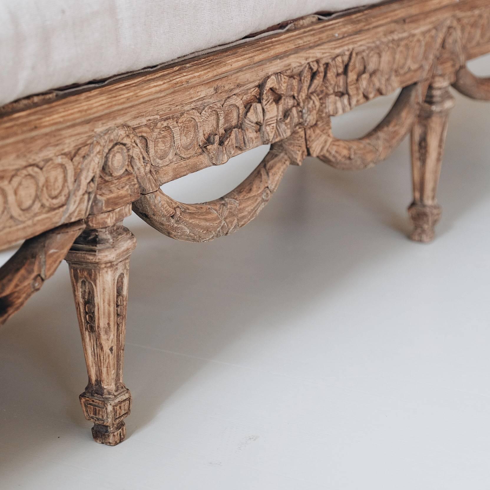 Carved 18th Century Gustavian Daybed or Sofa