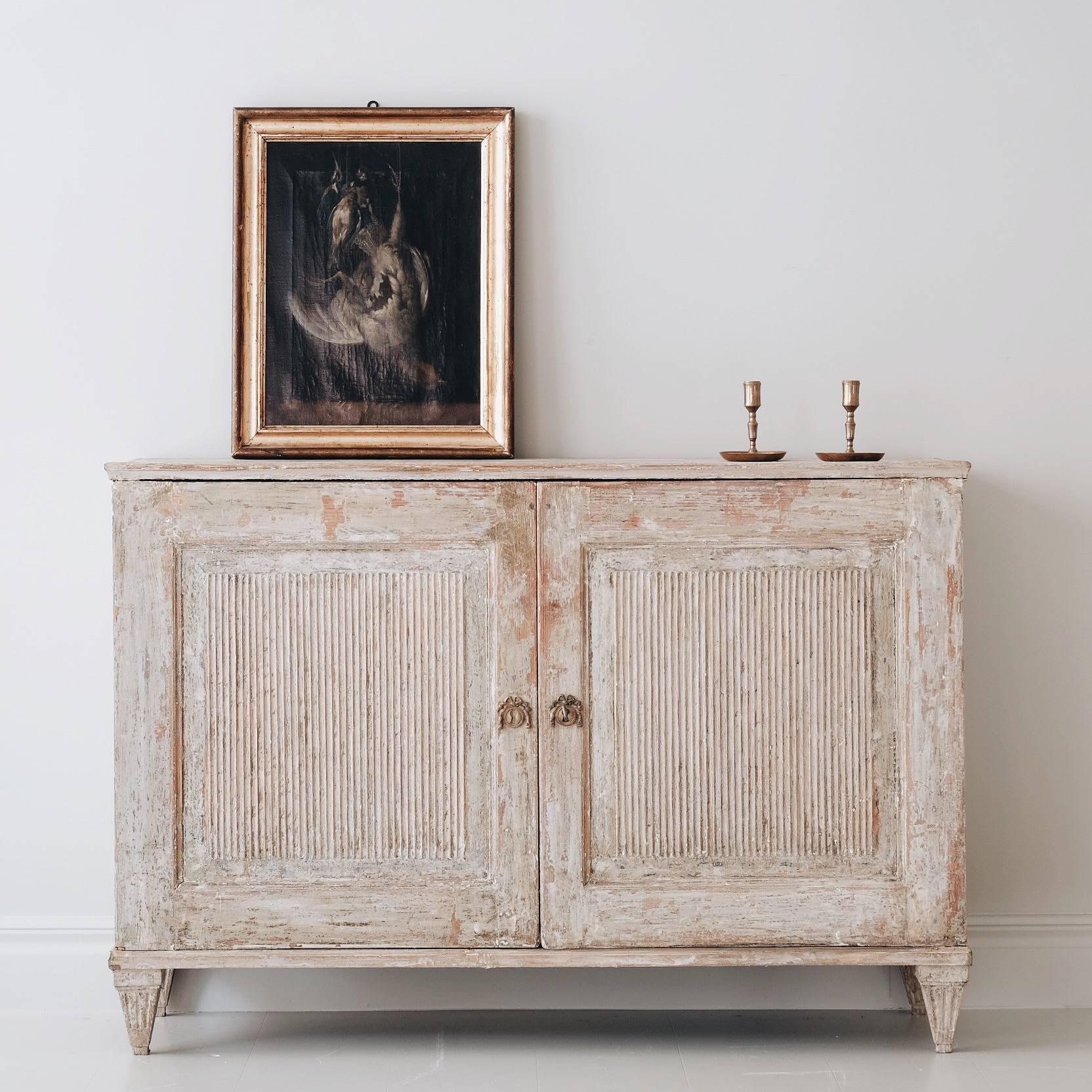 Good 19th century Swedish period Gustavian sideboard in original colour.

Condition: Good.

Wear: Wear consistent with age and use.

Finish: Dry scraped to original color.

Year: circa 1810.