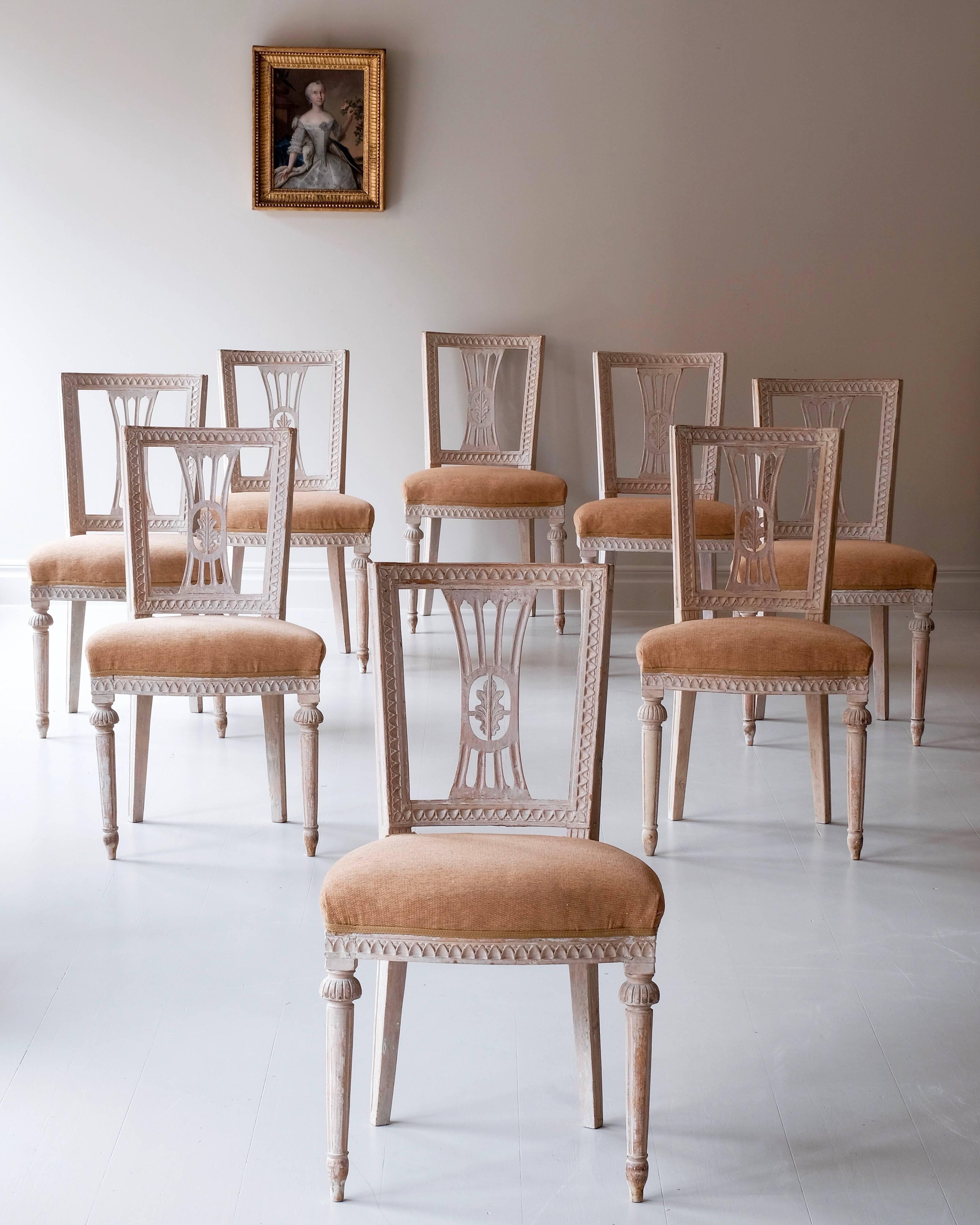 Set of Eight 18th Century Gustavian Dining Chairs In Good Condition In Mjöhult, SE