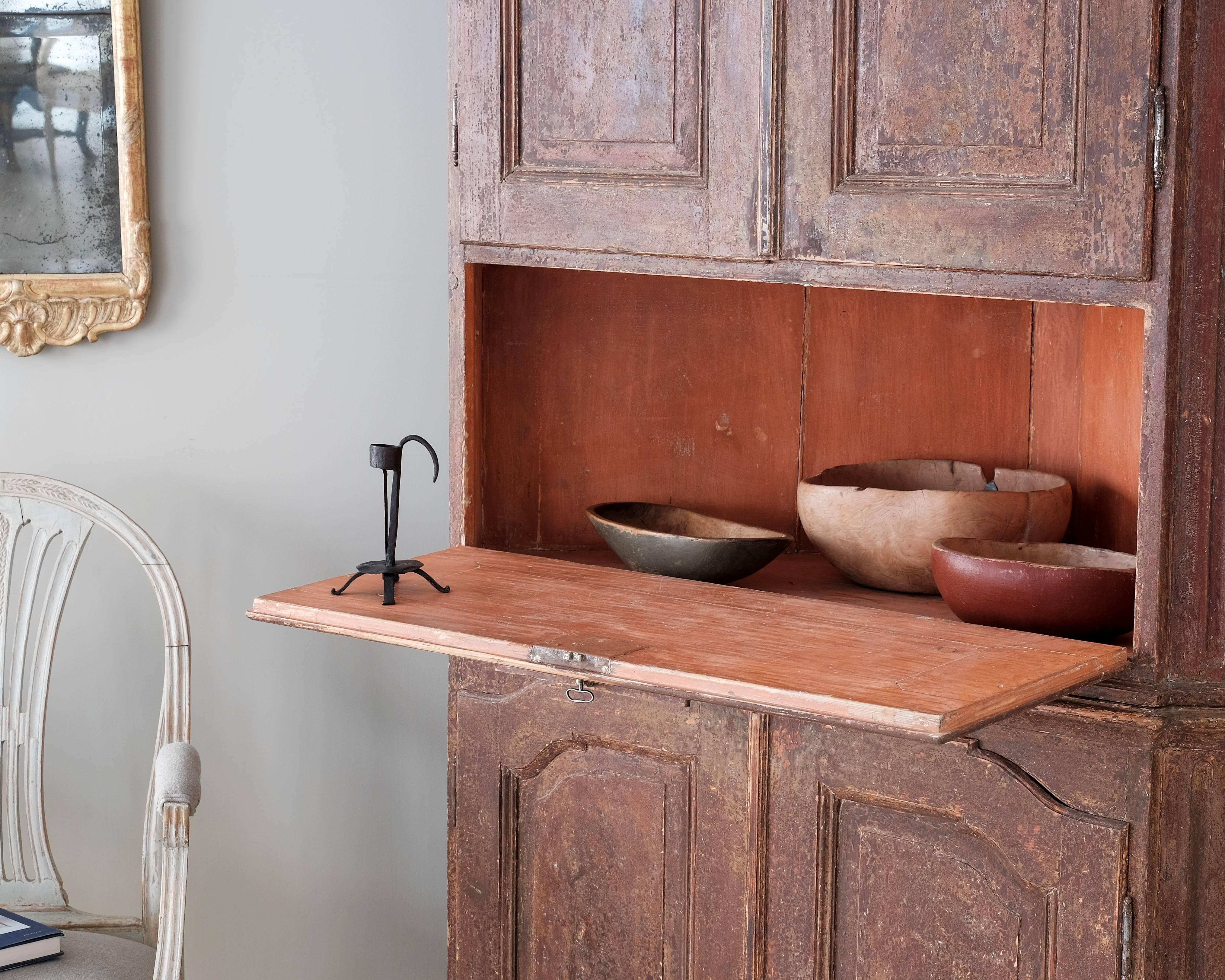 Gustavian 18th Century Norwegian Corner Cabinet