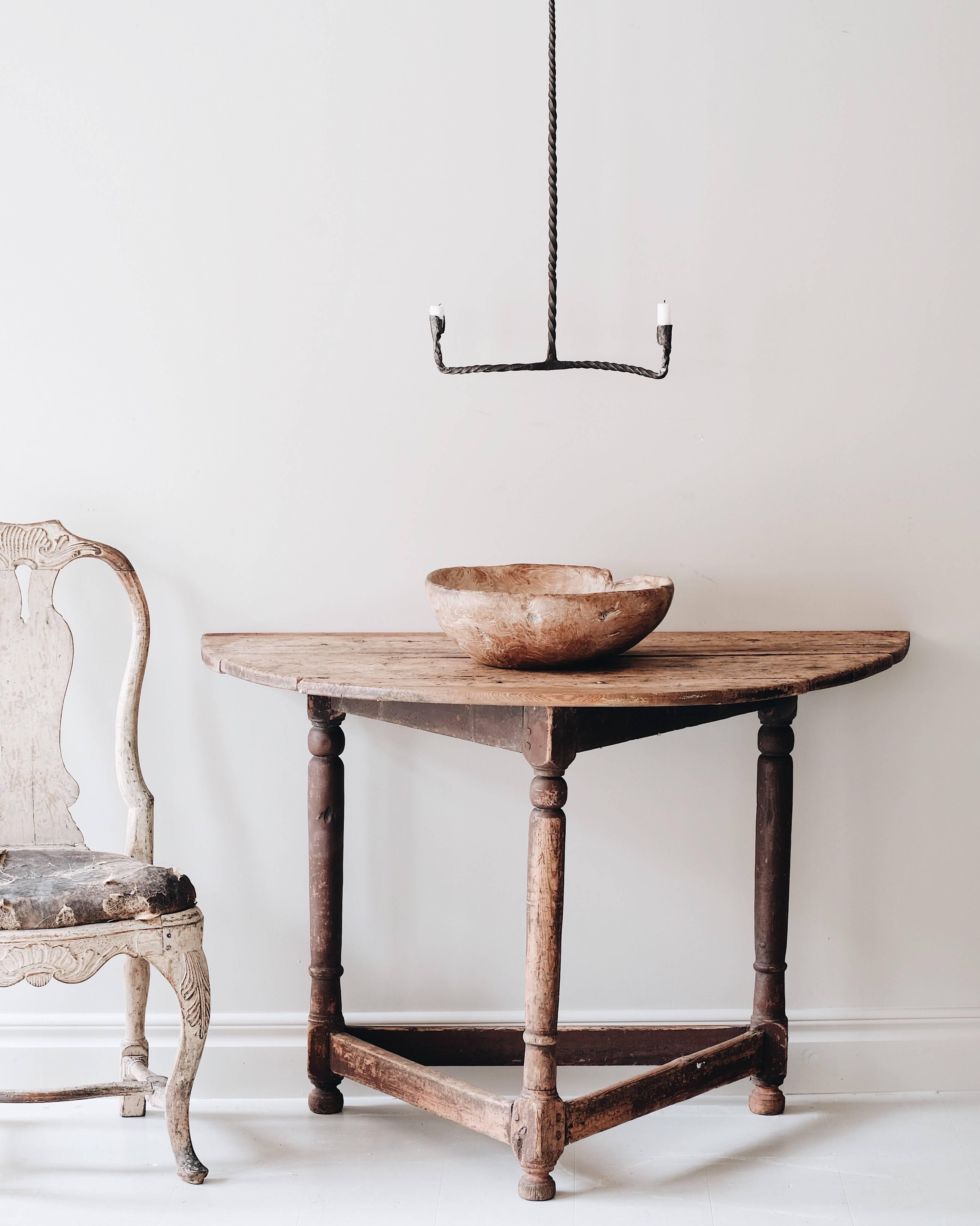 Elegant Provincial 18th century Swedish Baroque demilune console table in original color, circa 1730.