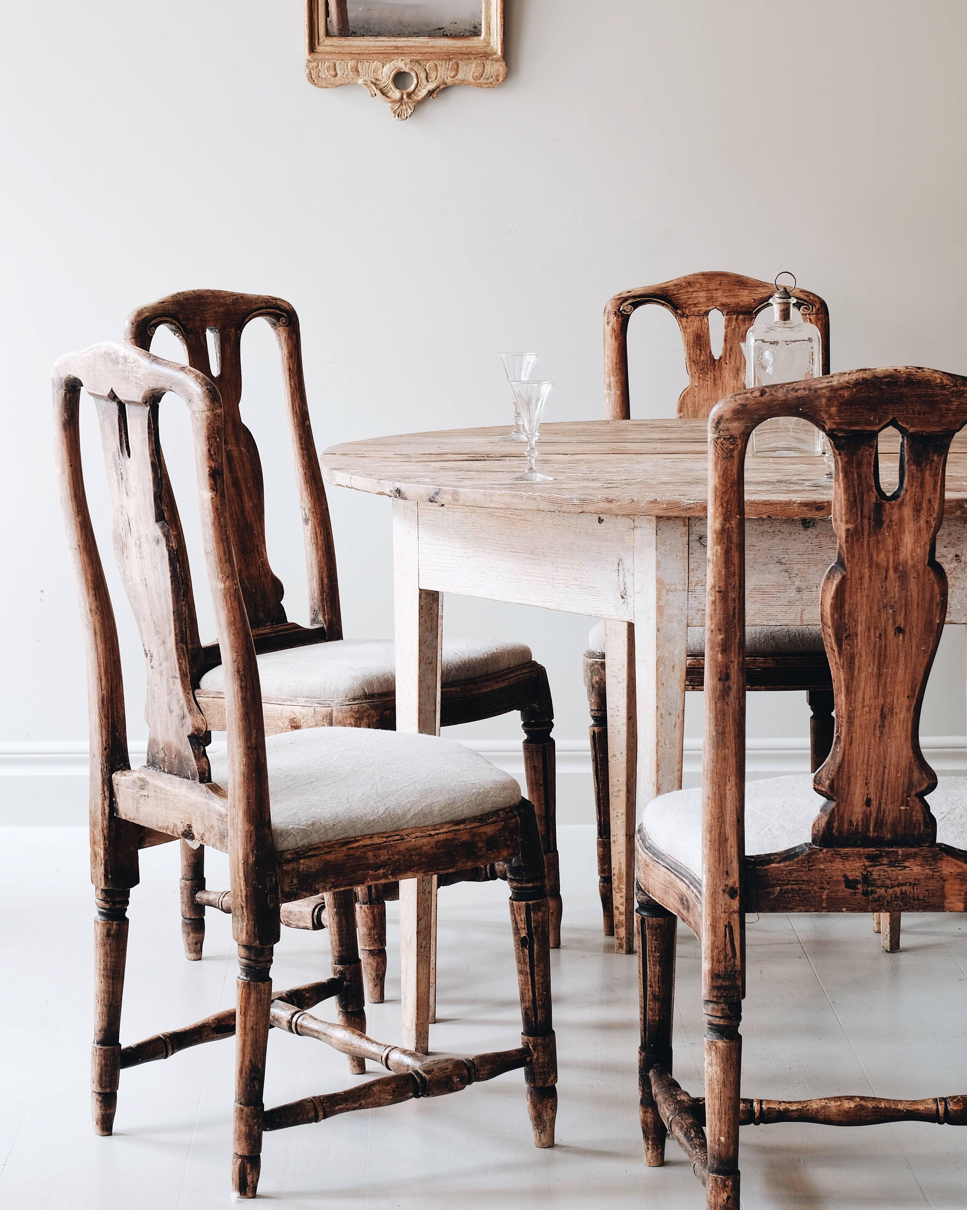 Set of Six 18th Century Gustavian Chairs In Good Condition In Mjöhult, SE