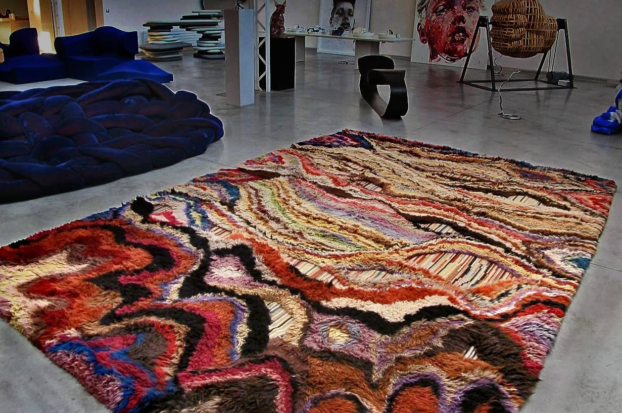 This colorful rug was designed by Didier Marien. 
This modern style rug was handwoven by Boccara.
It is a handwoven wool rug, in excellent condition.

Dimensions: 400 x 300 cm.
Composition: Wool.
Handwoven.
Boccara.