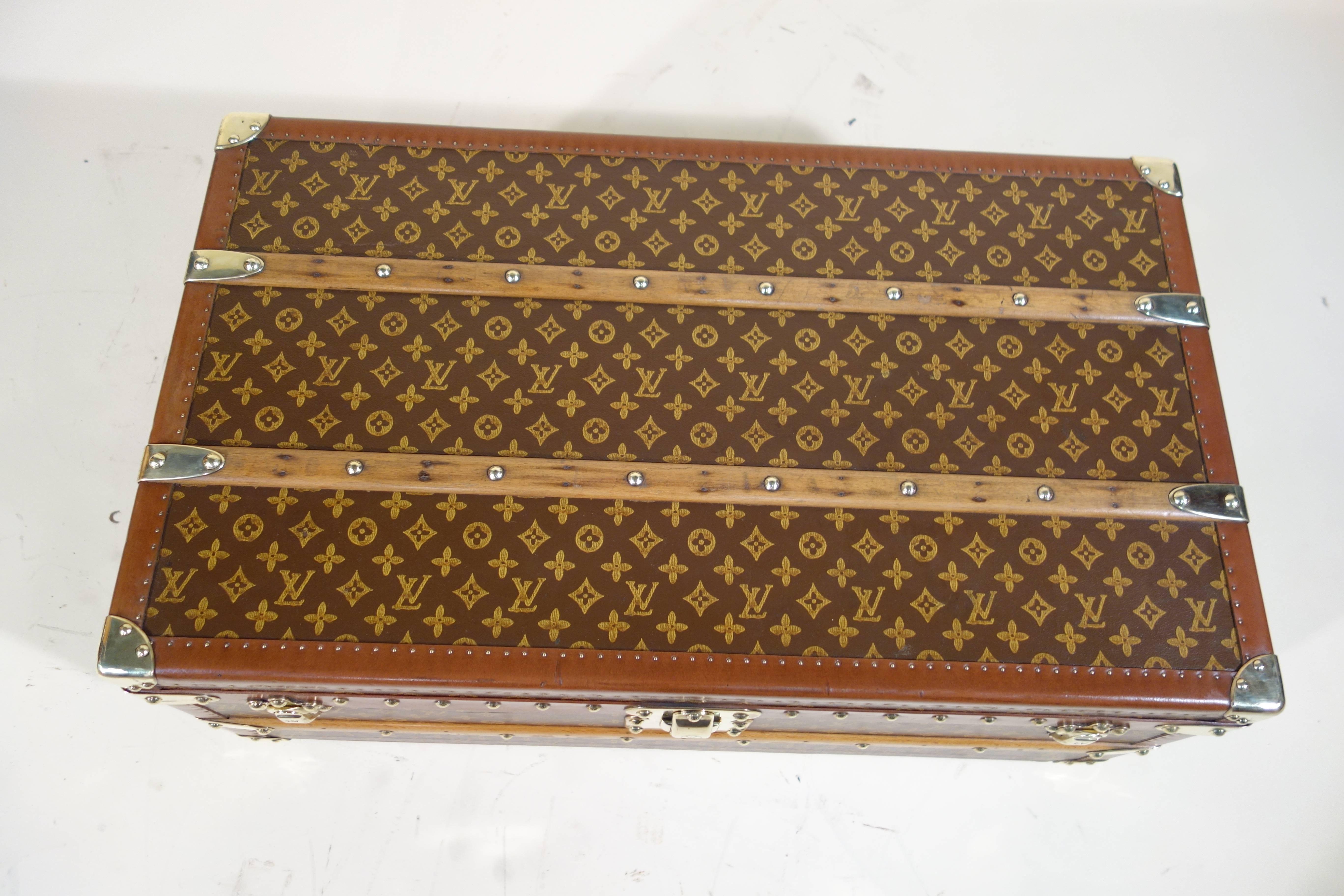 Malle Louis Vuitton monogram stenciled in the near state of new.
The trunk is just incredible.

Solid brass lock.

Clasp solid brass.

Leather handles with leather covered passing brass.

100% original, not just restore clean.

Interior