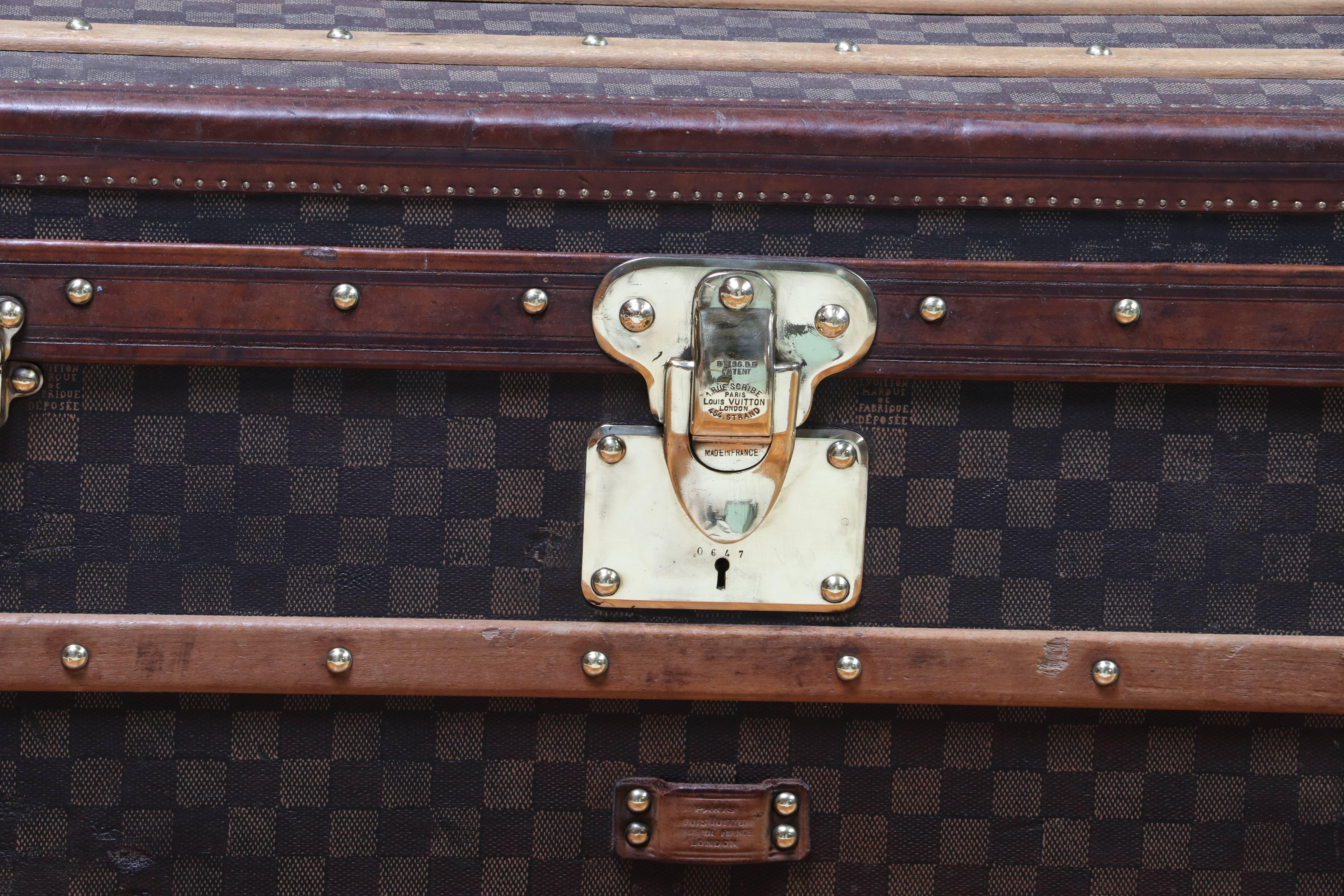 Louis Vuitton square trunk ( Damier canvas).

Wonderfull condition for a trunk who have more than 100 years old.

Original leather border

Brass lock , Handel 

The trunk is just cleaned and inital letter are repaint .

Size : 75 cm larg X