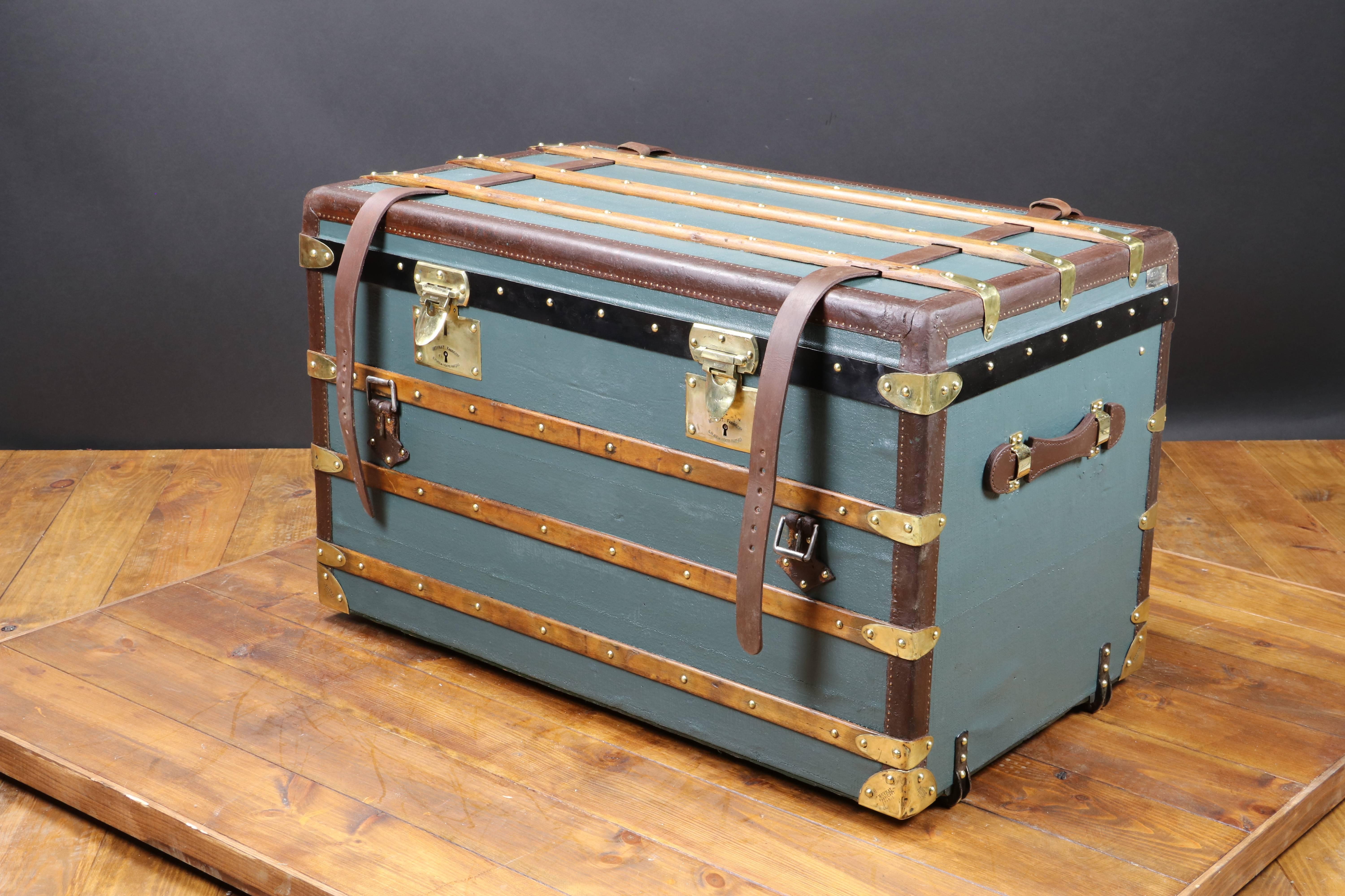 In the trunk, we found the label with day month and year of birth of this trunk.
Leather border.
Brass lock.
New inside.

Moynat is installed since 2012 Rue Saint honorer, front of Goyard Shop.

Size in cm 90 cm wide x 57 cm height x 54 cm