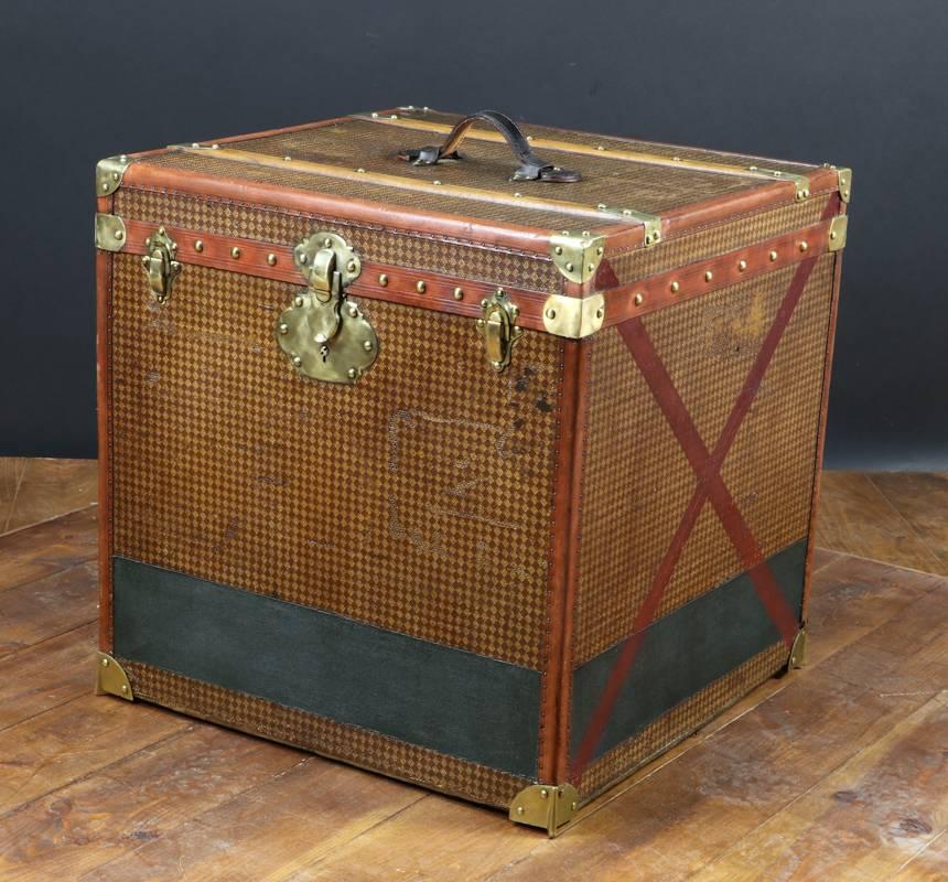 French 1930s Woman Hat Trunk For Sale
