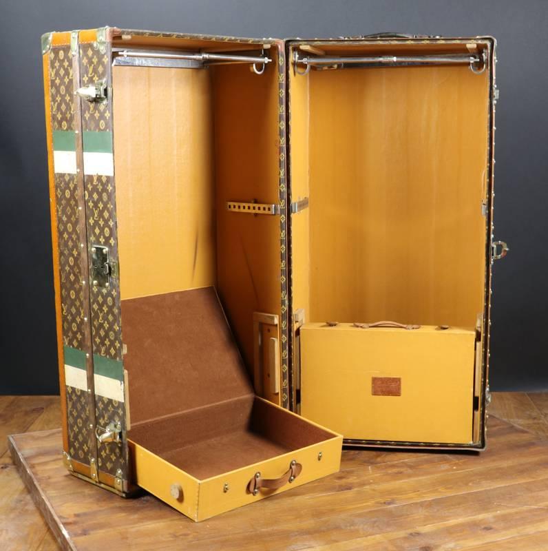 Louis Vuitton double monogram wardrobe - Solid brass lock and clasp - original Leather handles - stencil monogram canvas Wardrobe on each side 2 suitcase for shoes stabile strip, initial J.G Size in cm Width 56 cm X 113 cm high X 56 cm deep Malle