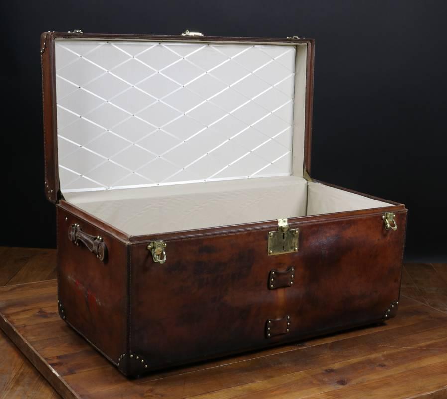 Goyard steamer trunk in natural leather, lock and hasp in massif brass, leather handle (Right side is new one). Inside redone size in cm: 101 wide x 51 height x 53 deep.