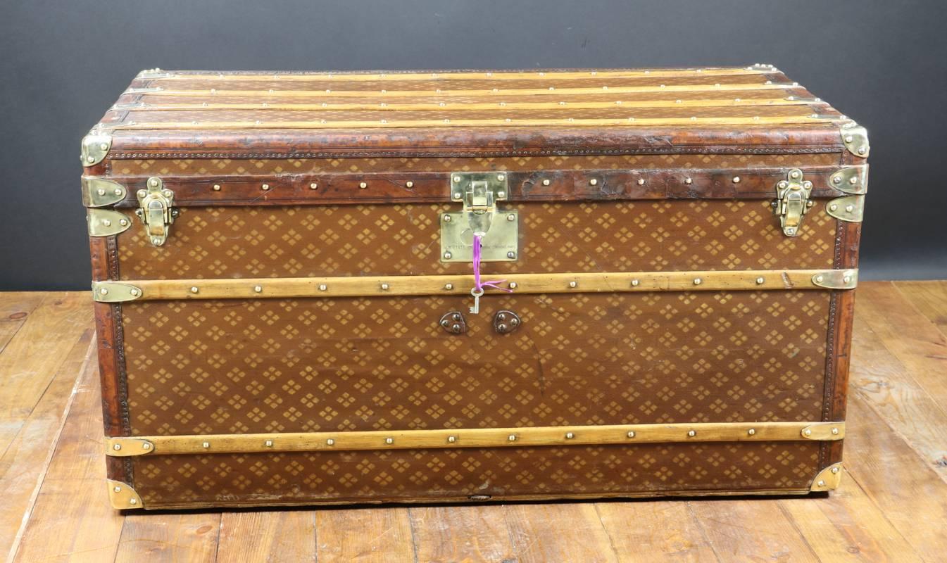 1930s Aux Etats-Unis French Monogram Steamer Trunk In Good Condition For Sale In Haguenau, FR