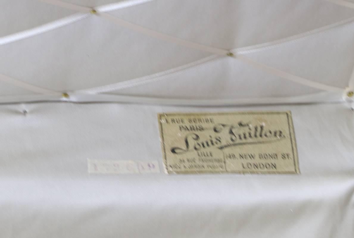 Louis Vuitton monogram cabin trunk ( in the biggest size ) 

Very good conditions , inside redonne. 

Size in cm 112 wide X 34 height X 54 deep.


Malle cabine monogramme 

Parfait etat interieur refait a neuf 

Dimensions en cm 112 cm de