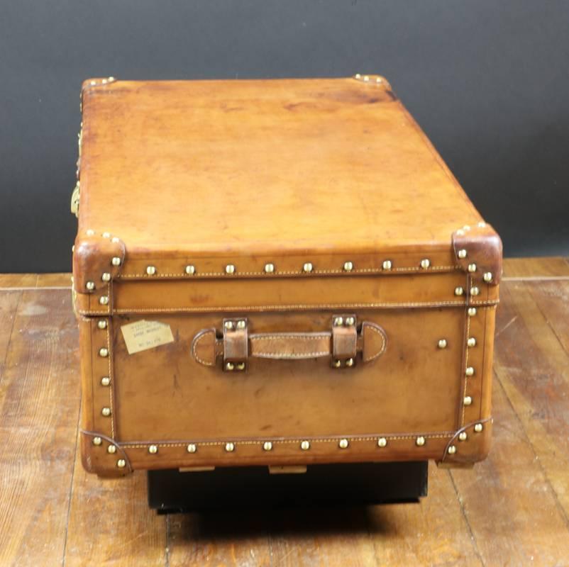 Very nice cabin leather trunk 
The brass, the leather, the handmade, the fashion, everything look like a Louis Vuitton trunk 
Same quality, very nice conditions 
Original inside in good condition.
Size `in cm 101 cm Wide X 33 cm height X 53 cm