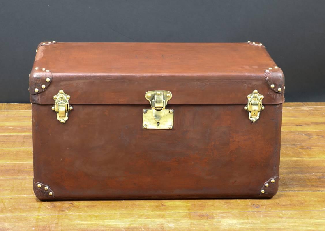 1920s Natural Leather Trunk In Fair Condition For Sale In Haguenau, FR