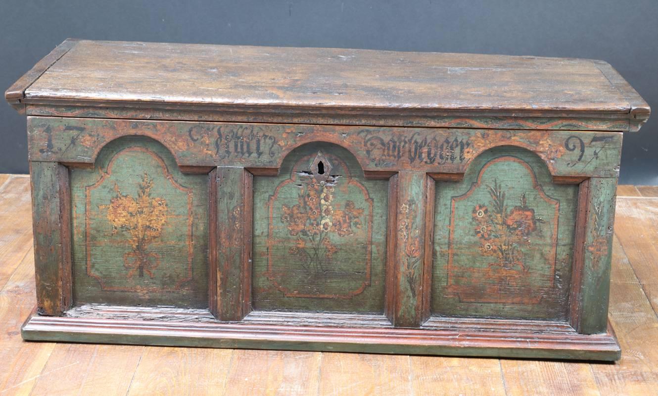 Chest polychrome, 1797

Rare in this size

Original polychrome

Interior with a tissue box

Dimensions in cm 97 cm long x 40 cm high x 46 depth.