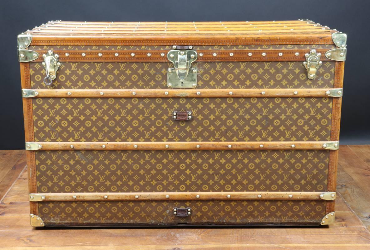 Louis Vuitton monogram high trunk

Lozine border

All part in massif brass , marked Louis Vuitton

Original leather Handel

Four slate on the bottom was changed and four wheels ( see pictures On the link )

No others restorations
We can