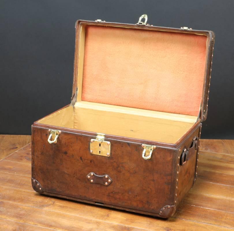 1910s Louis Vuitton Leather Trunk with Crown In Good Condition In Haguenau, FR