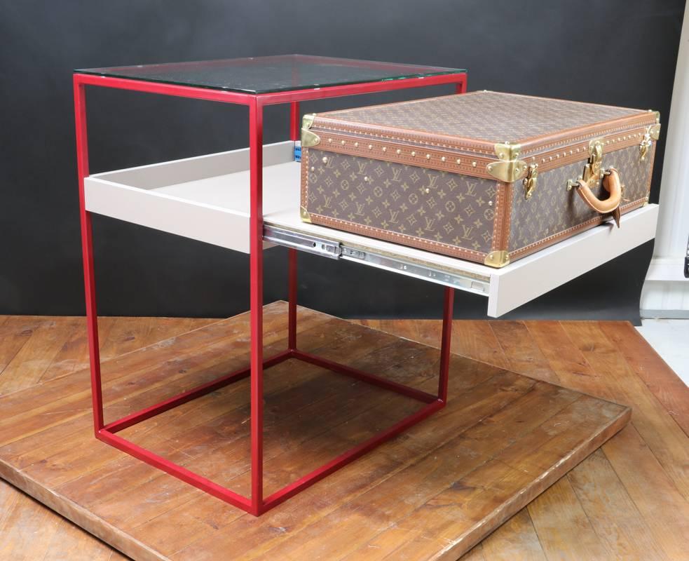 Entry console created with a Vuitton suitcase (exctractible)

Available on order in coffee table, or in Commode with three cases

One pull on the drawer: the case is completely extracted thanks to full exit slides

Two open the case and