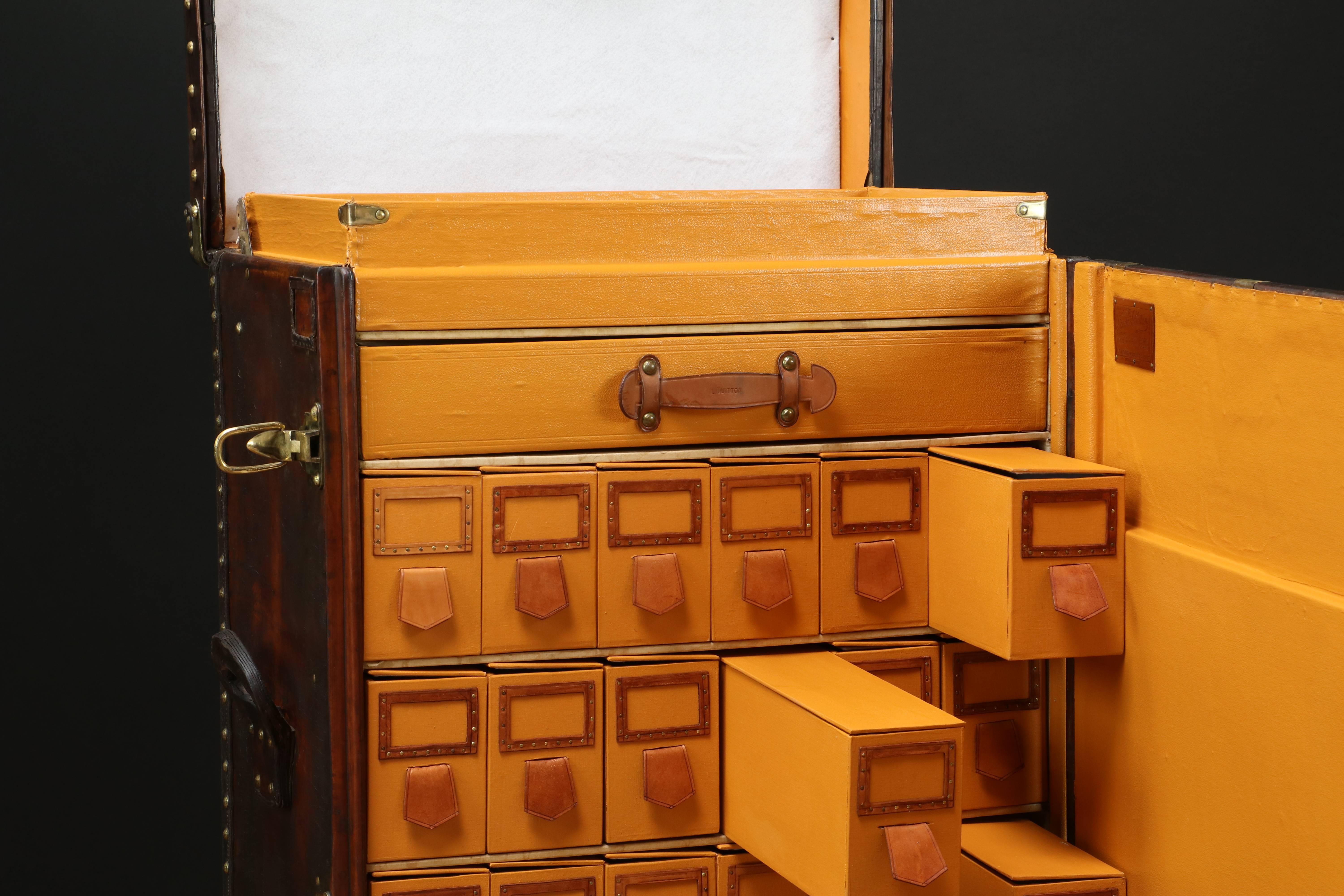 1930s Louis Vuitton Lilly Pons Leather Trunk 30 Pairs of Shoes (Mitte des 20. Jahrhunderts) im Angebot