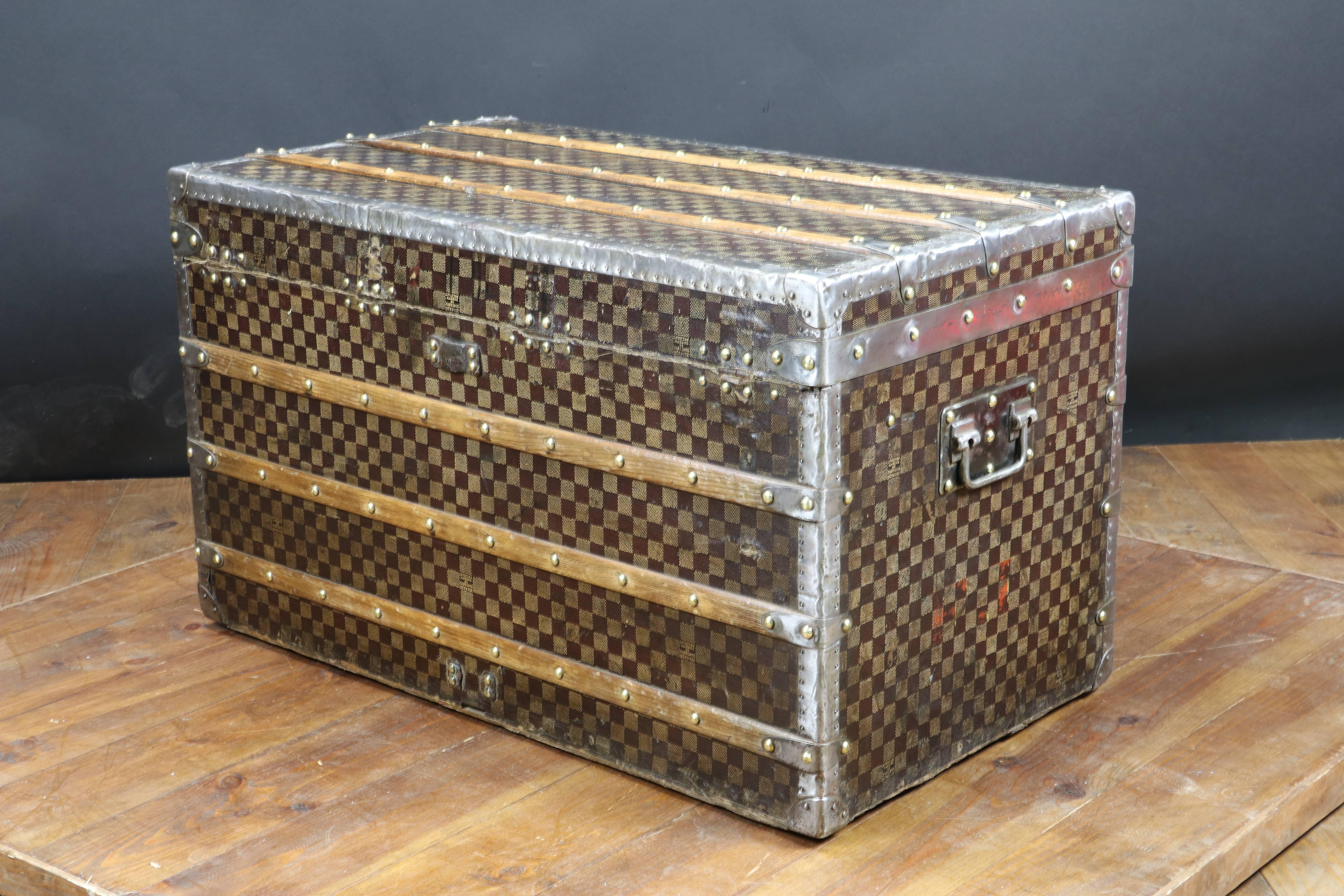 1900s Louis Vuitton Damier Steamer Trunk In Good Condition For Sale In Haguenau, FR