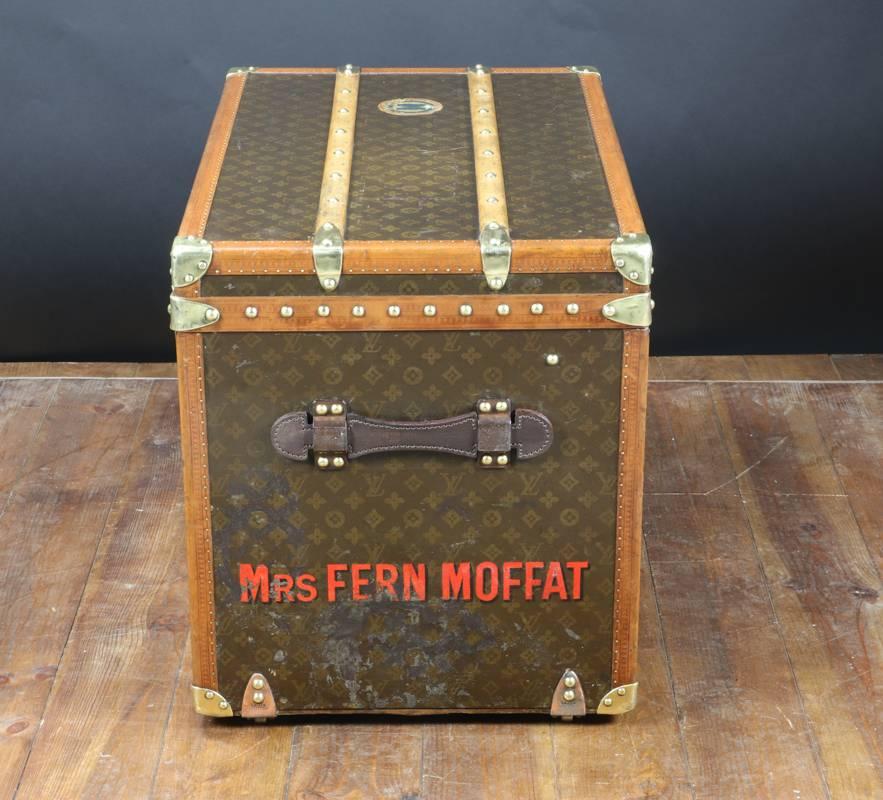 Louis Vuitton monogram trunk for women's hat.

This trunk belonged to Mrs Fern Moffat, wife of John Moffat

In exceptional cases, we have a copy of the auction documents

The trunk was produced on March 10, 1939

The auction date of July 8,