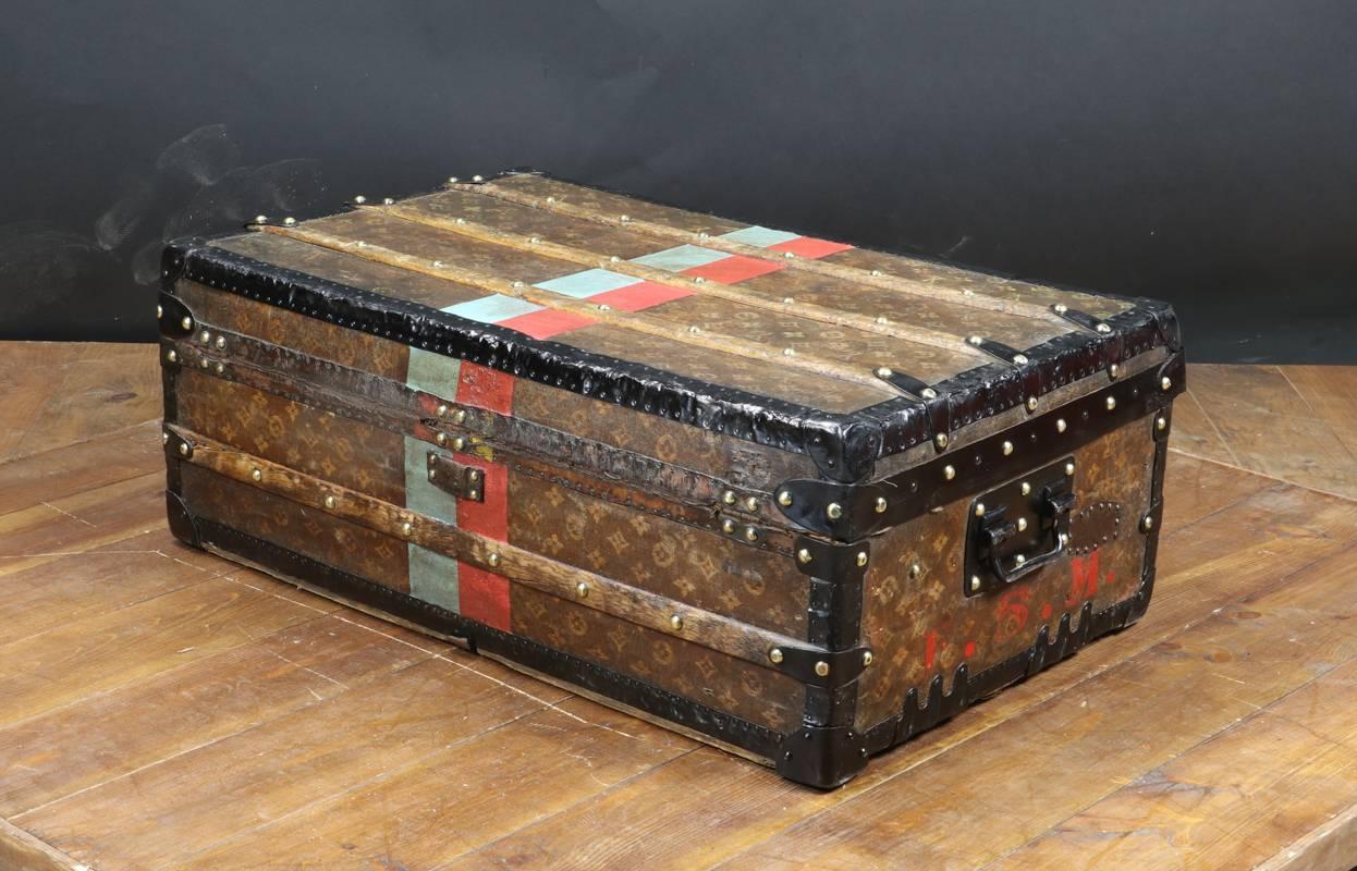 1900s Louis Vuitton Cabin Woven Monogram Trunk In Distressed Condition In Haguenau, FR