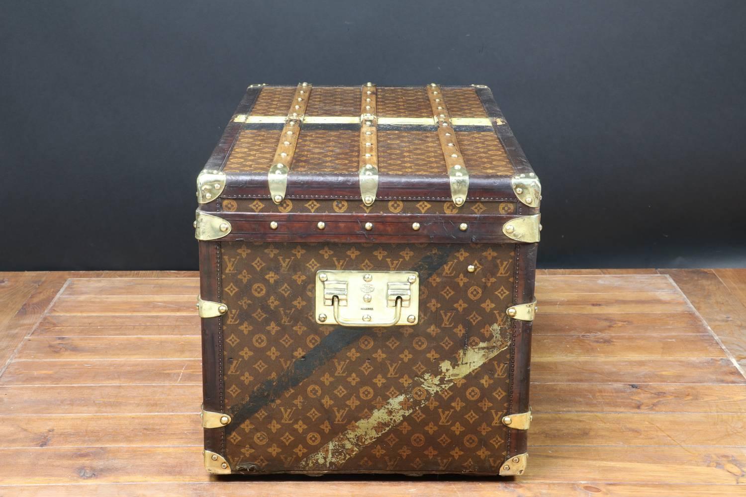 1920s Louis Vuitton Steamer Stencil Monogram Trunk In Good Condition In Haguenau, FR