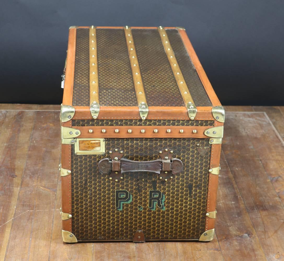 1920s Moynat Steamer Monogram Trunk In Excellent Condition For Sale In Haguenau, FR