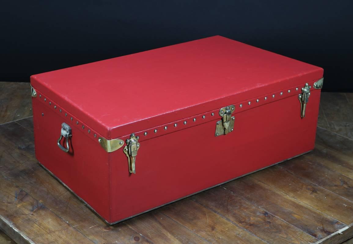 Louis Vuitton red car trunk

Louis Vuitton automobile trunk

Brass lock 

brass and leather handle
Very unusual in red and rare. We find them in general in black

the sides of the trunk are not parallel

The original red canvas has been