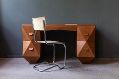 Scrivania in stile cubismo praghese