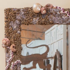 Incredibile coppia di specchi da parete decorati con conchiglie