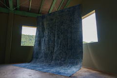 Tapis persan vintage noué à la main, bleu pâle vieilli, avec un motif abstrait