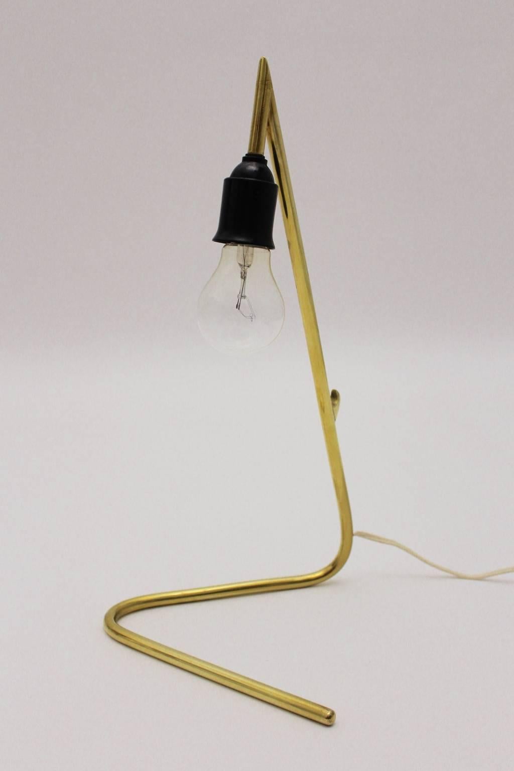 Laiton Lampe de bureau vintage en laiton mi-siècle moderne par Rupert Nikoll  1950s en vente
