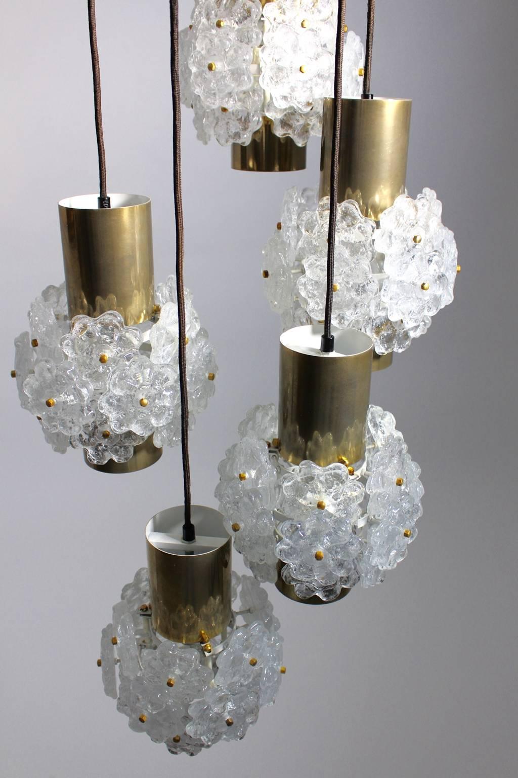 Mid Century Modern Vintage Brassed Chandelier with Lucite Flowers 1960s Austria In Good Condition For Sale In Vienna, AT