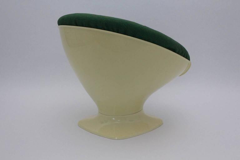 Late 20th Century Mid Century Modern Green Ivory Space Age VIntage Plastic Club Chair Rafael 1970s For Sale
