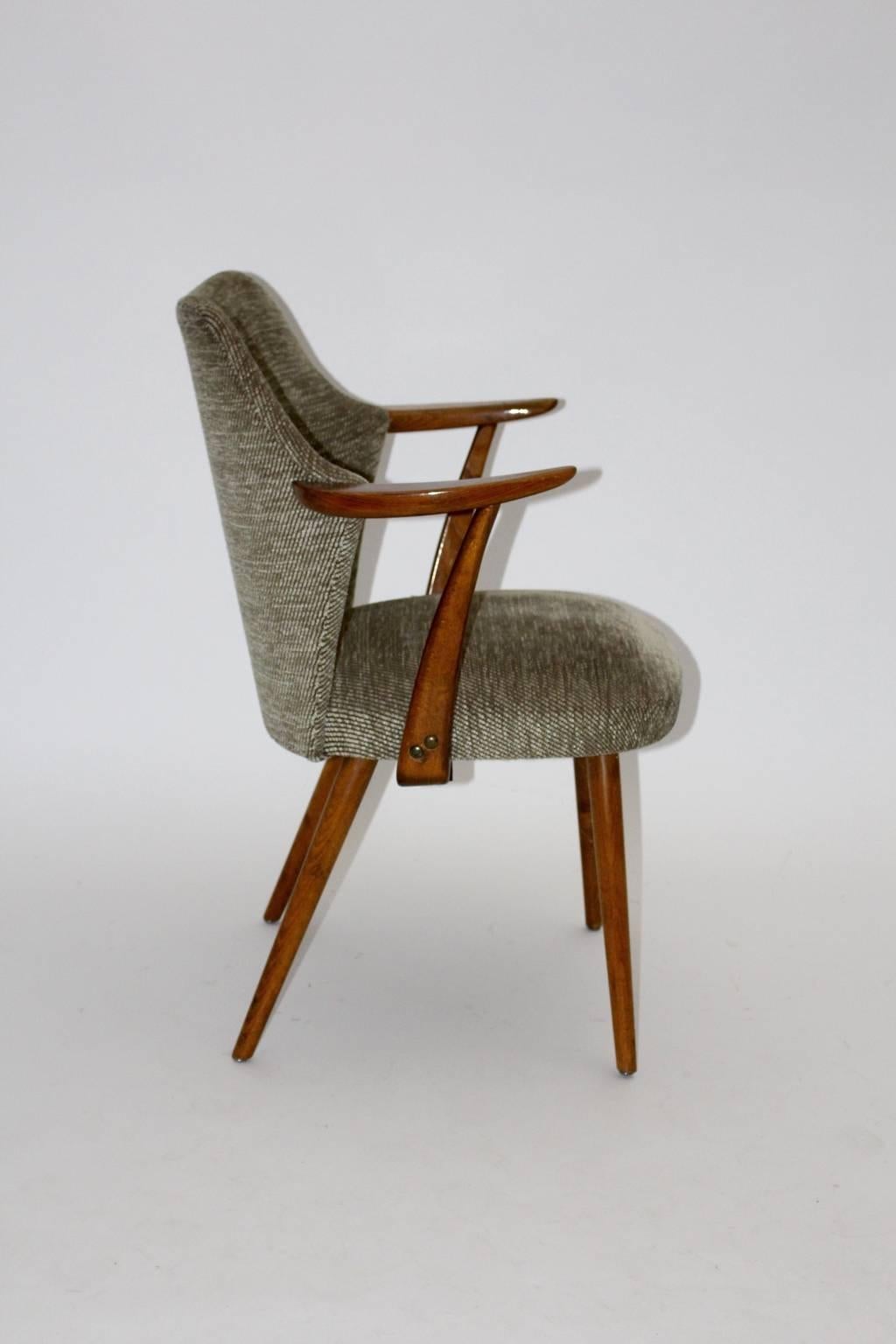 Mid Century Modern Vintage Beech Wood Armchair Attributed Oswald Haerdtl 1950s In Good Condition For Sale In Vienna, AT