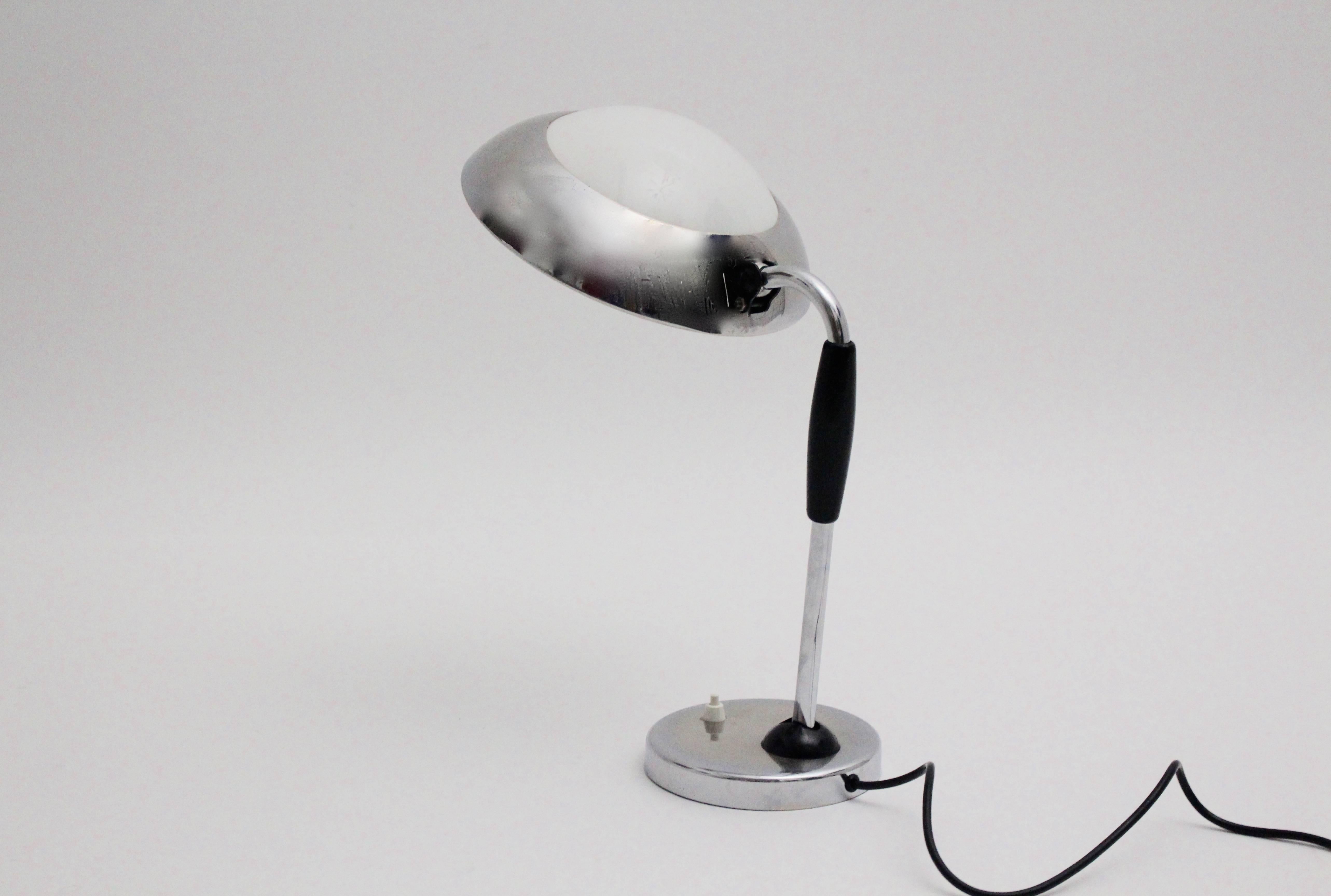 Bauhaus Vintage Metal Desk Lamp Attributed to Christian Dell 1930s Germany In Good Condition For Sale In Vienna, AT