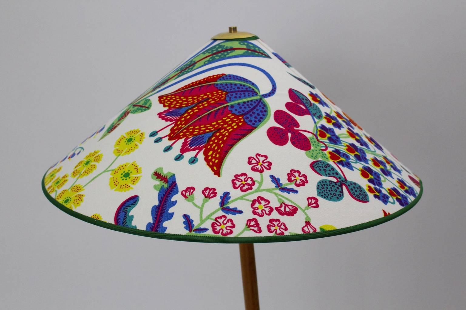 Metà XX secolo Lampada da terra Kalmar vintage in ottone e bambù del Medio Secolo Moderno Josef Frank Tessuto in vendita