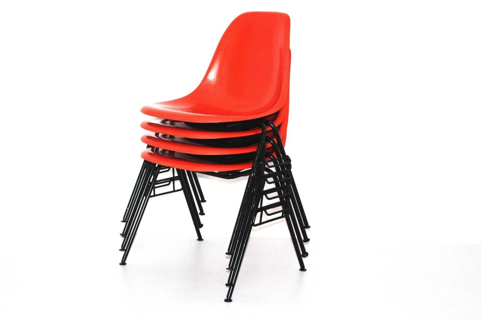Chaises de salle à manger orange vintage Charles Ray Eames mi-siècle moderne, années 1950  en vente 1