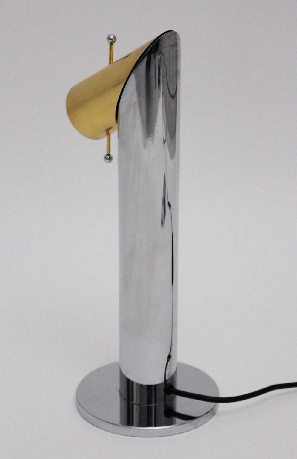 Mid Century Modern vintage table lamp attributed to Nanda Vigo for Arredoluce, Italy, circa 1970.
The head is rotating and adjustable and the light is dimmable.
The vintage table lamp from chromed metal and brass in in very good condition.
One