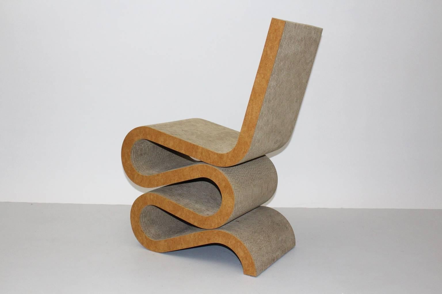 Fin du 20e siècle Chaise d'appoint vintage en carton mi-siècle moderne Wiggle de Frank O. Gehry, 1972 en vente