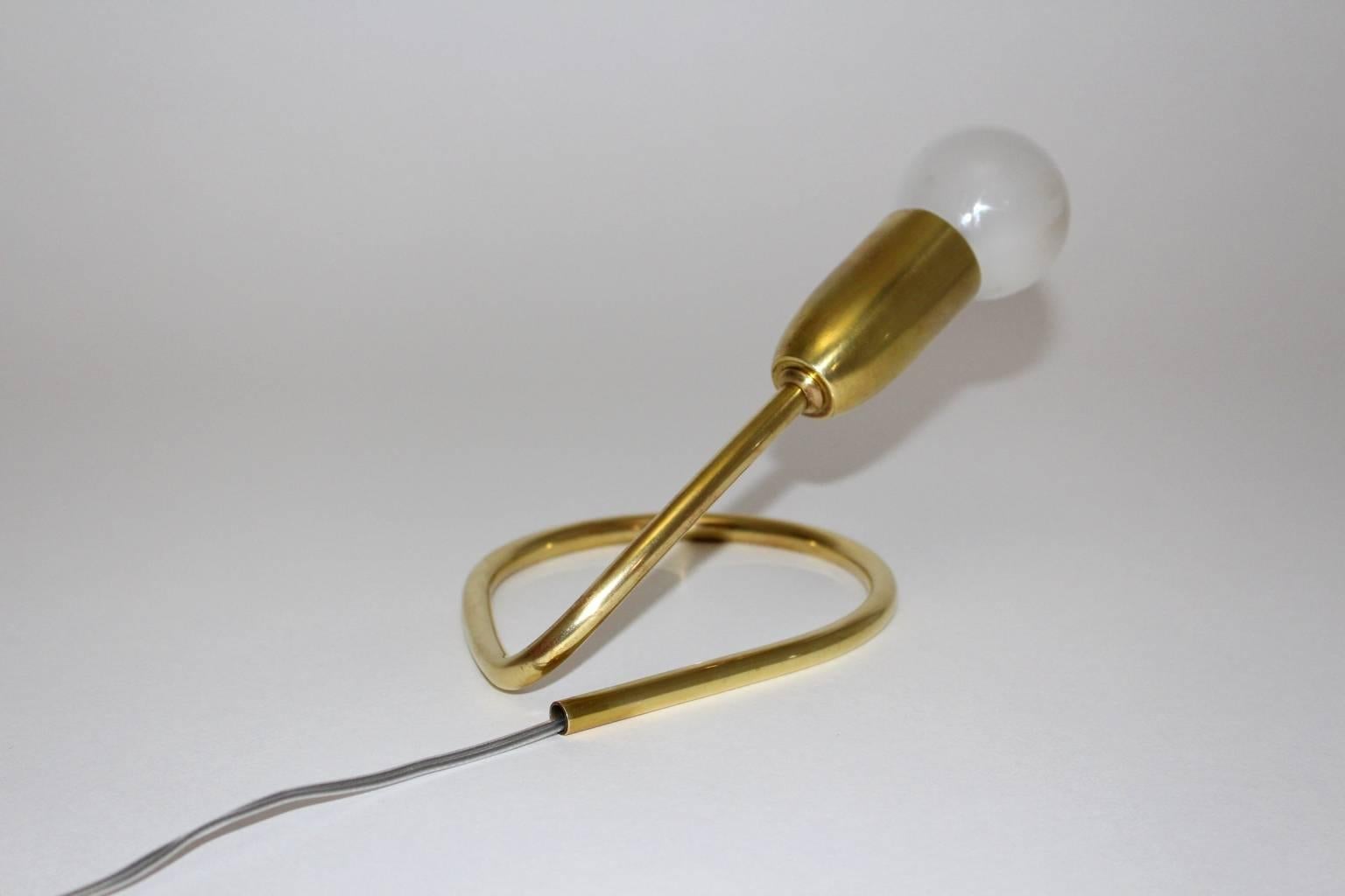 Mid Century Modern Messing Kalmar Vintage Tischlampe Wien 1950s (Moderne der Mitte des Jahrhunderts) im Angebot